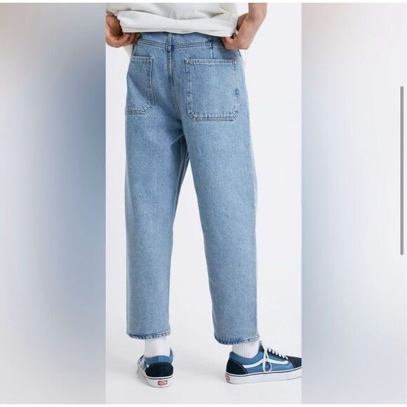 BDG Bow Fit Light Wash Taper Jean Sz 31/32 NWOT - Picture 1 of 13